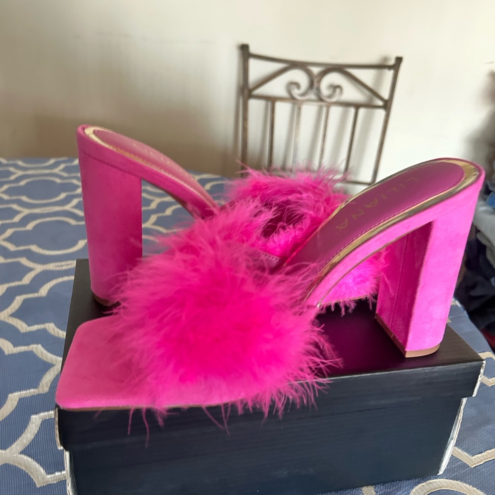 Stylish Pink Feathered Women's Heels